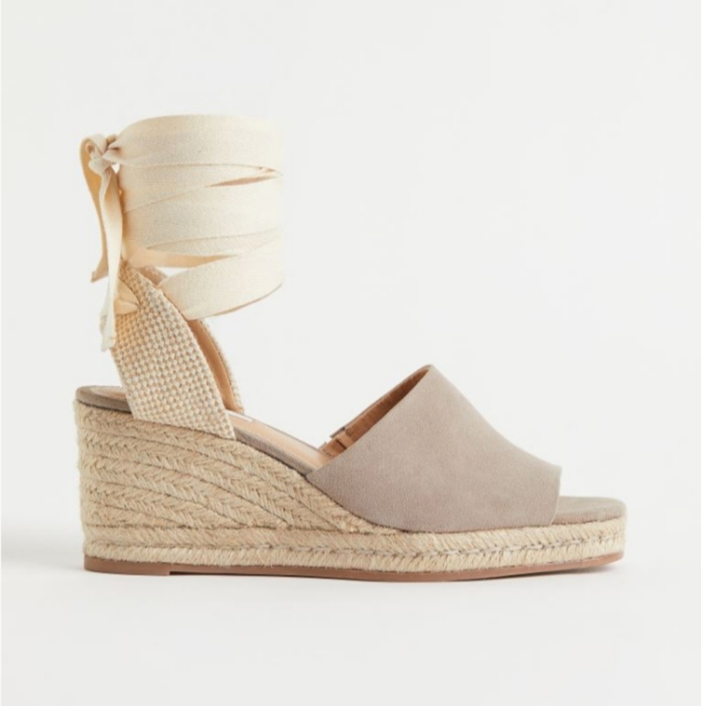 ⛔SOLD⛔🌱Host Pick🌱🆕️ NWT H&M Suede Espadrille Sandals in 'Taupe' - Picture 1 of 12